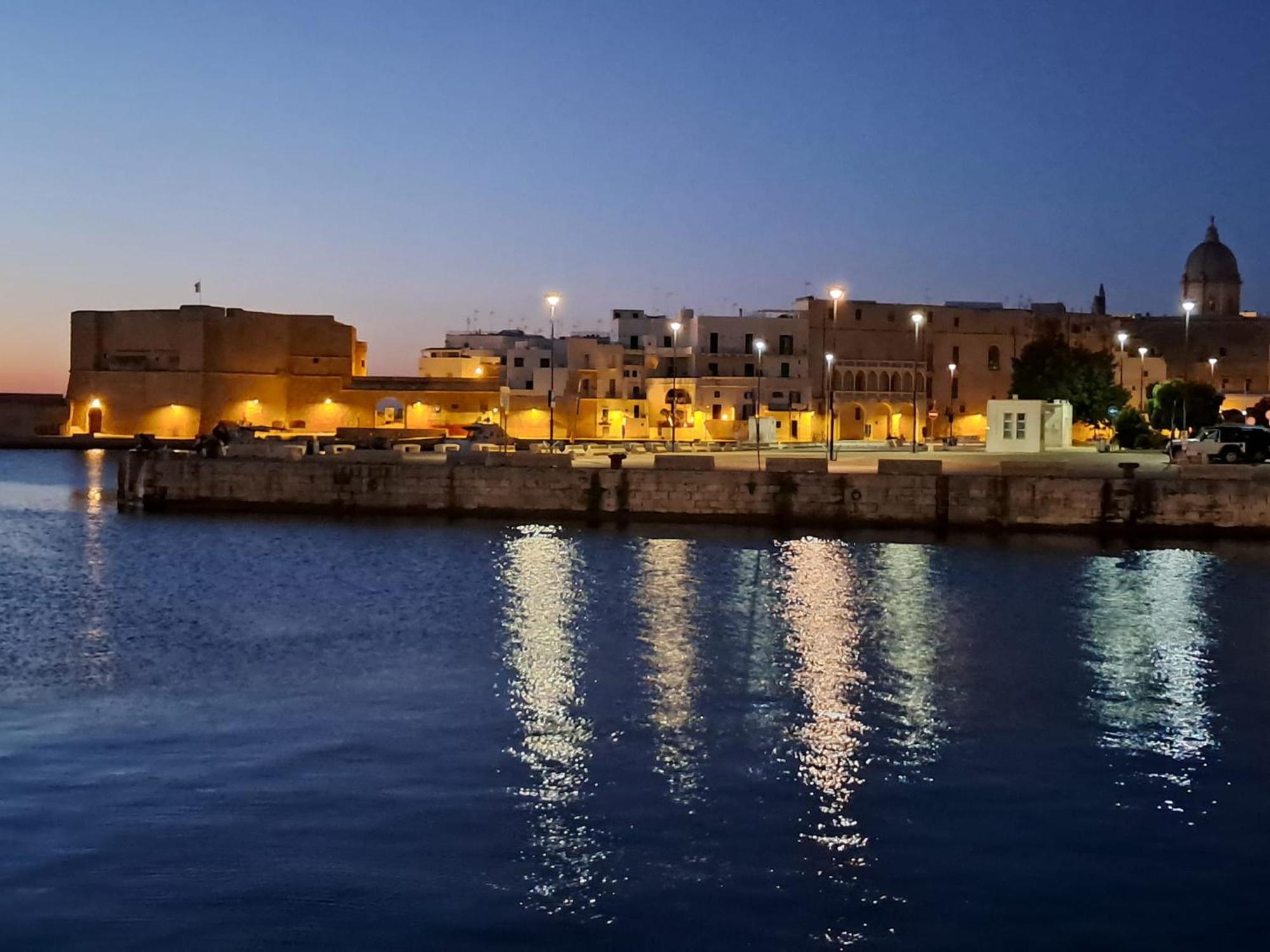 Fd Apartments - Zoe Prestigioso Appartamento Vicino Alla Stazione E Al Centro Monopoli Dış mekan fotoğraf